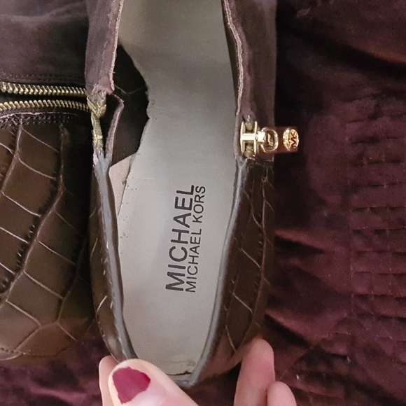 *Clearance* Michael Michael Kors chocolate booties - Picture 3 of 5